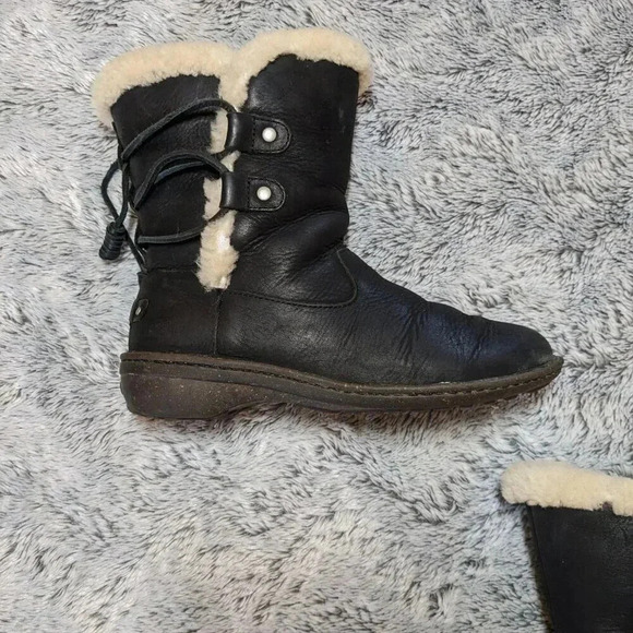 Ugg Akadia Black Boots Sheepskin Fur Lined Size 7 - Picture 4 of 9